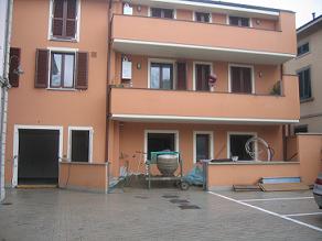 Lavori in corso in un complesso residenziale in costruzione