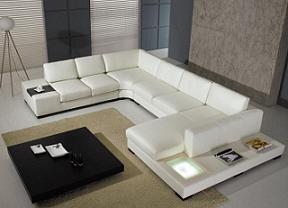 Un divano angolare bianco in stile moderno